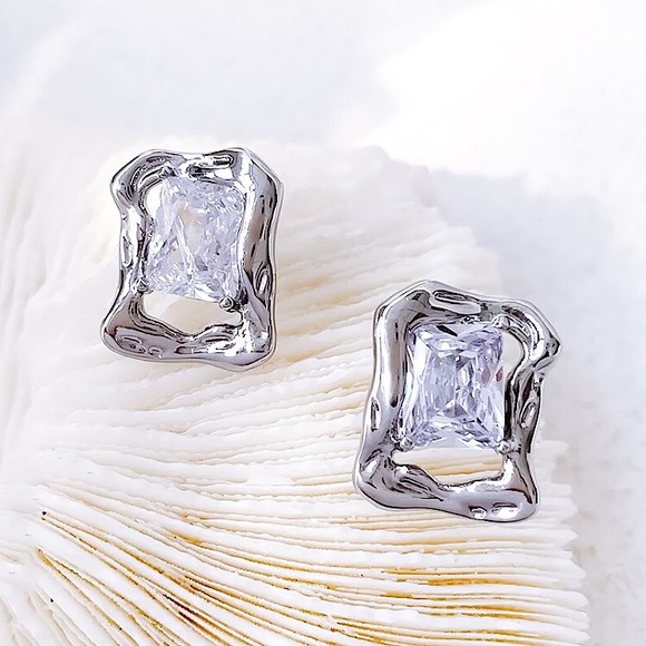 🔵𝟲𝟱%𝗢𝗙𝗙 𝗯𝘂𝗻𝗱𝗹𝗲𝘀 𝟯+🔵 NEW CZ Medium Rectangular Drop Earrings - Picture 8 of 10